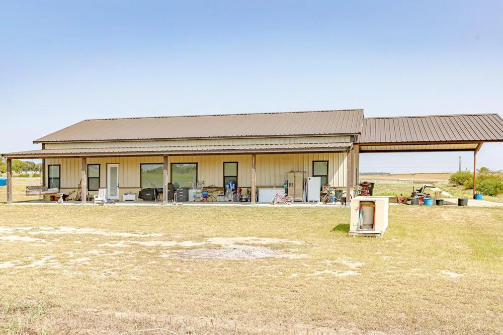 487 County Road 301 Shiner, TX 77984