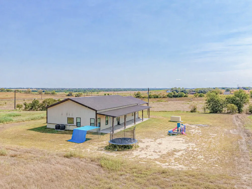 487 County Road 301 Shiner, TX 77984