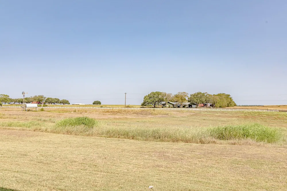 487 County Road 301 Shiner, TX 77984