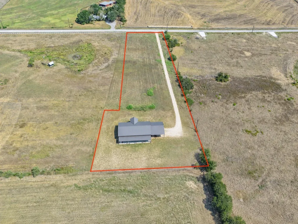 487 County Road 301 Shiner, TX 77984