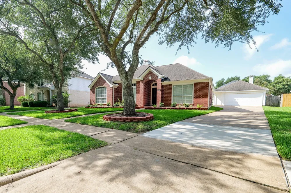 1823 Brightlake Way Missouri City, TX 77459
