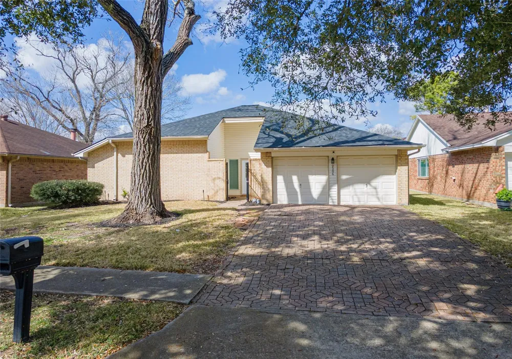 2506 Bisontine Street Friendswood, TX 77546