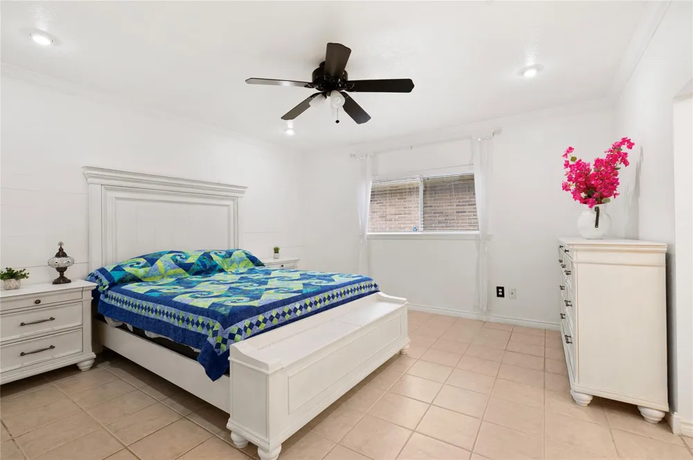2506 Bisontine Street Friendswood, TX 77546