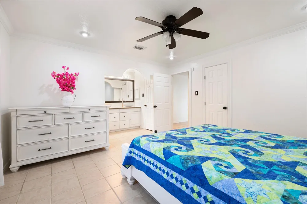 2506 Bisontine Street Friendswood, TX 77546