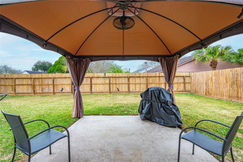 2506 Bisontine Street Friendswood, TX 77546