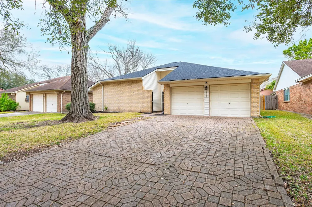 2506 Bisontine Street Friendswood, TX 77546