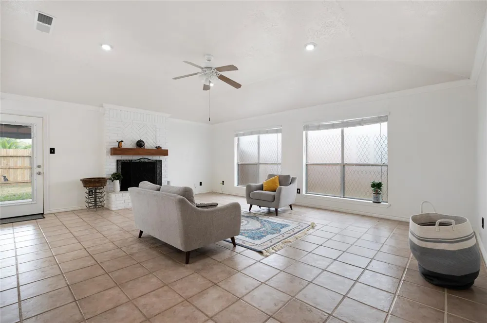 2506 Bisontine Street Friendswood, TX 77546