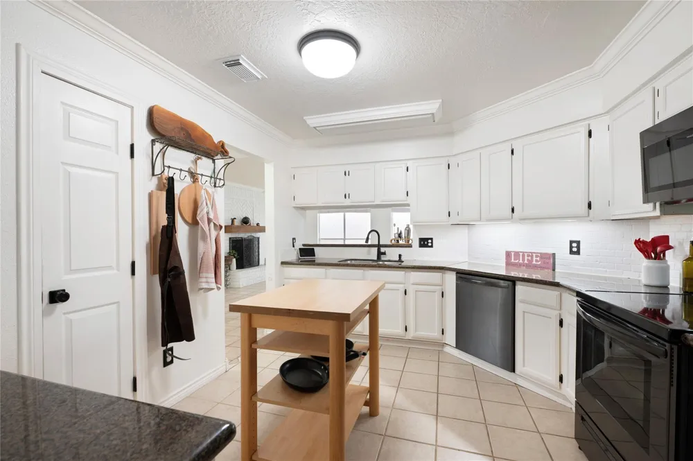 2506 Bisontine Street Friendswood, TX 77546