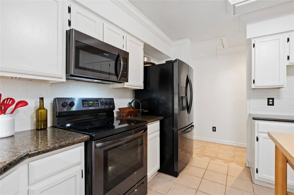 2506 Bisontine Street Friendswood, TX 77546