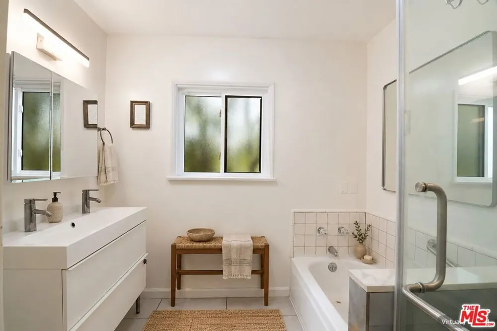 414 University Avenue Burbank, CA 91504