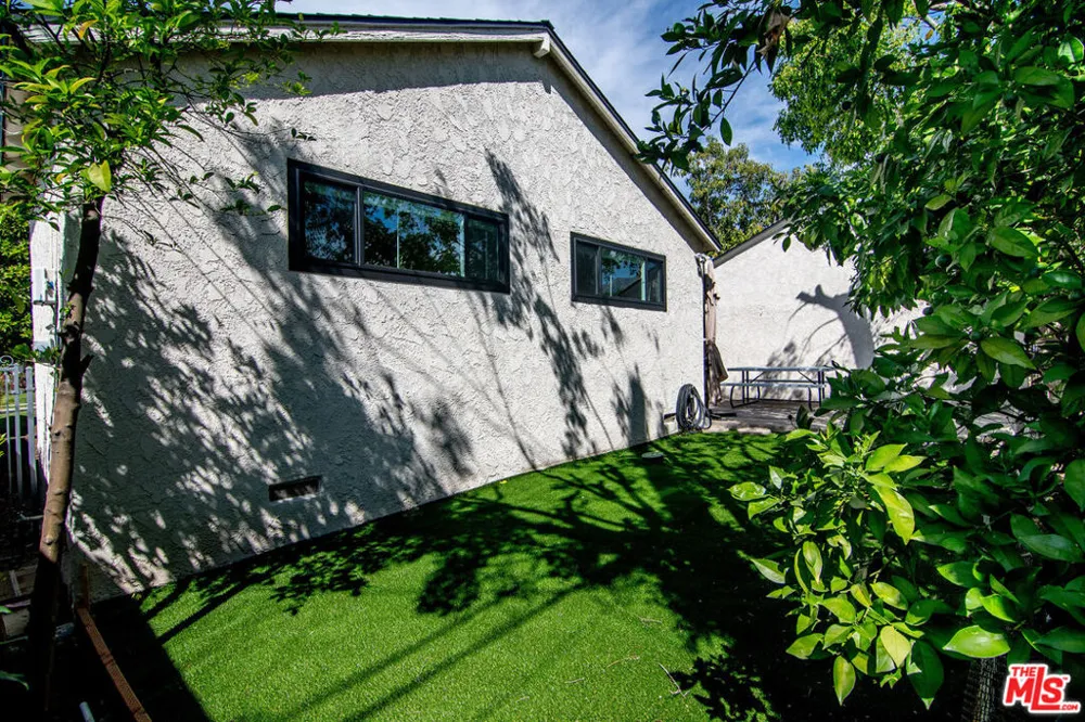 414 University Avenue Burbank, CA 91504