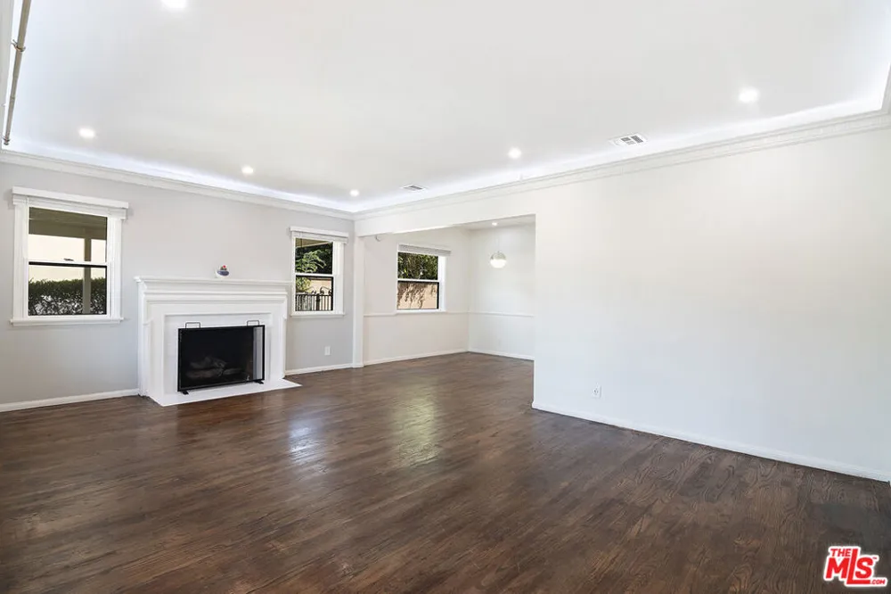 414 University Avenue Burbank, CA 91504