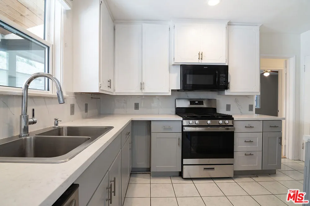 414 University Avenue Burbank, CA 91504