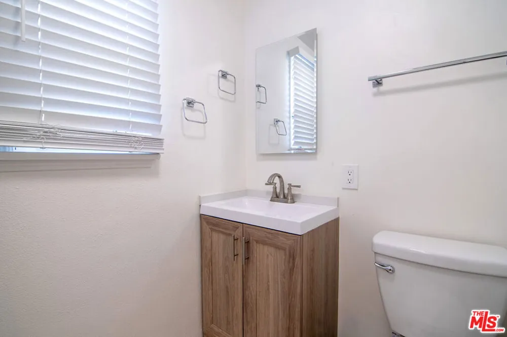 414 University Avenue Burbank, CA 91504