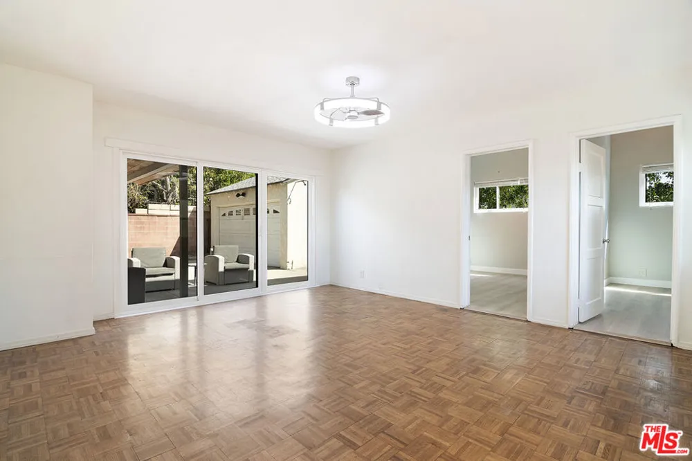 414 University Avenue Burbank, CA 91504