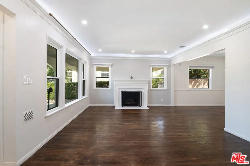 414 University Avenue Burbank, CA 91504