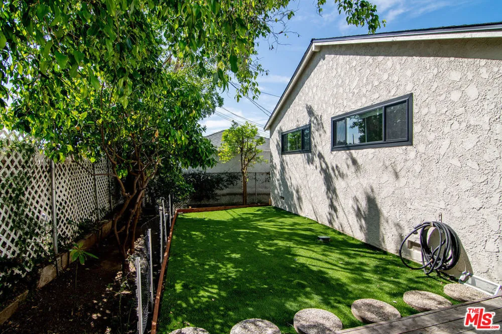 414 University Avenue Burbank, CA 91504