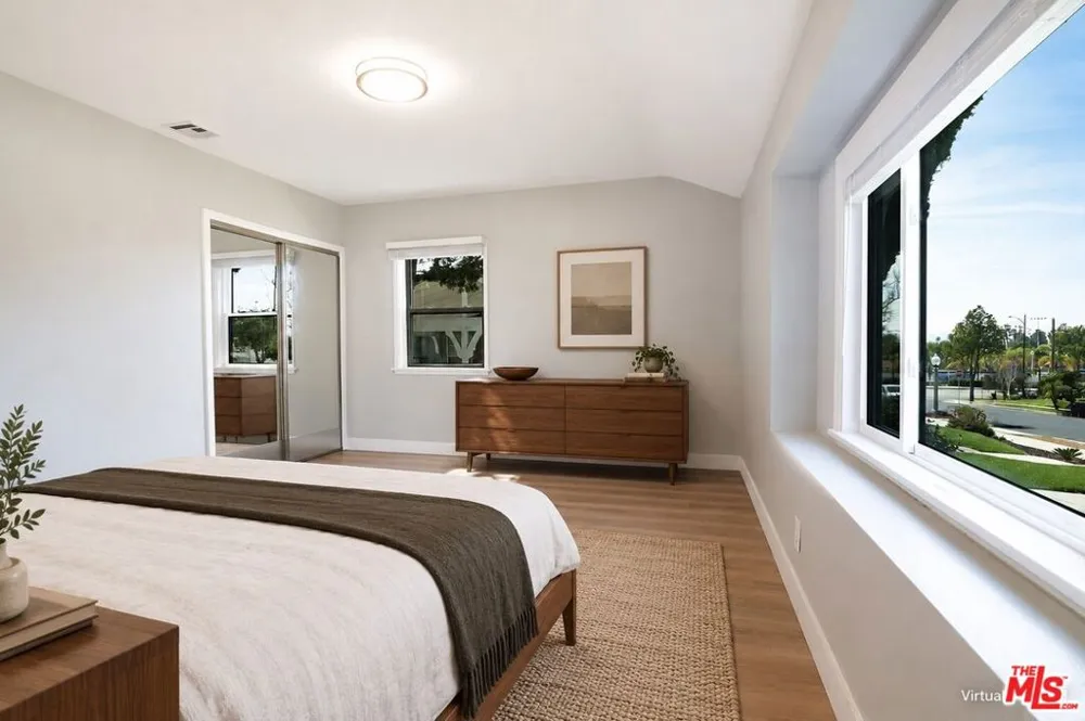 414 University Avenue Burbank, CA 91504