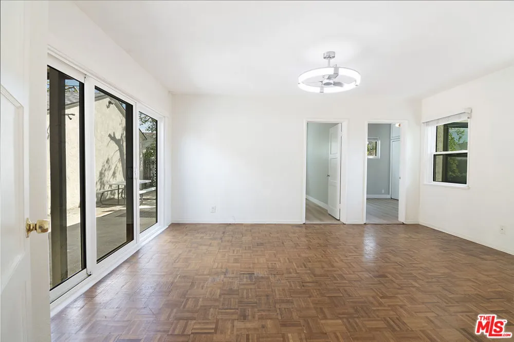 414 University Avenue Burbank, CA 91504