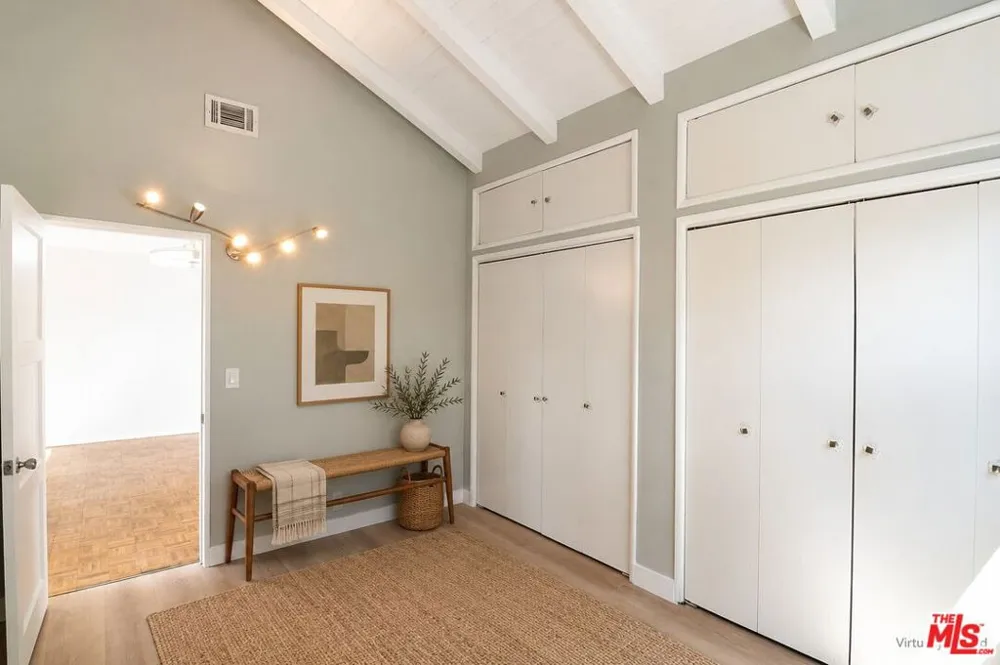 414 University Avenue Burbank, CA 91504