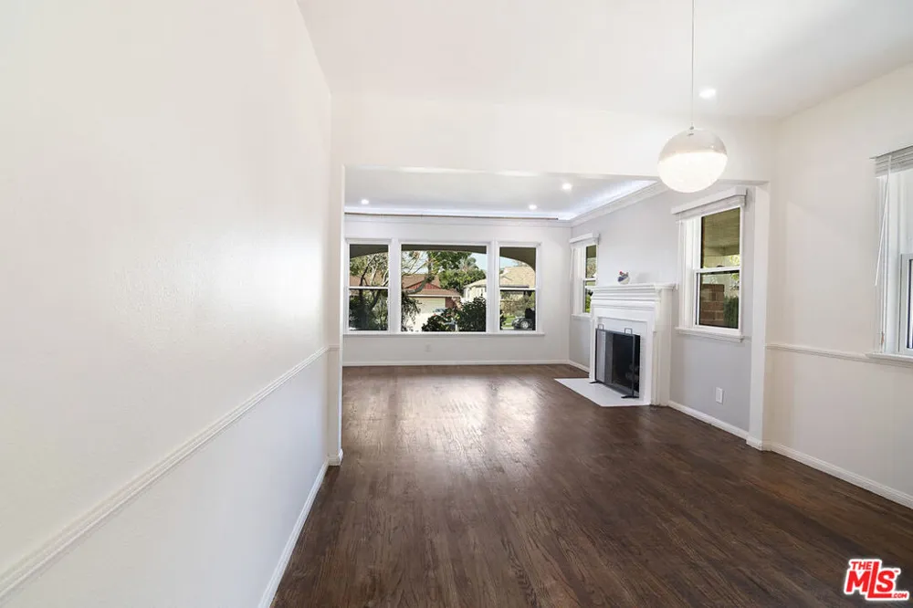 414 University Avenue Burbank, CA 91504