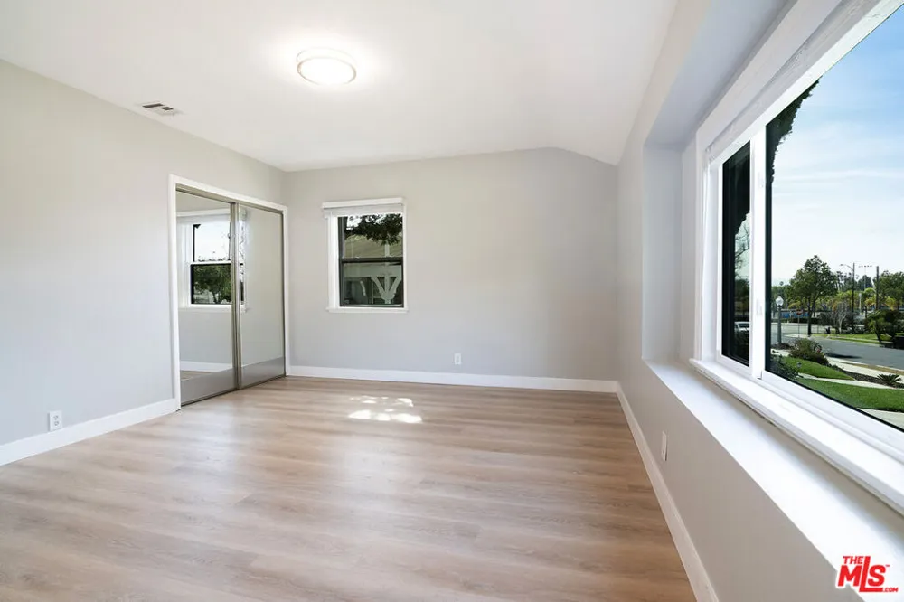 414 University Avenue Burbank, CA 91504