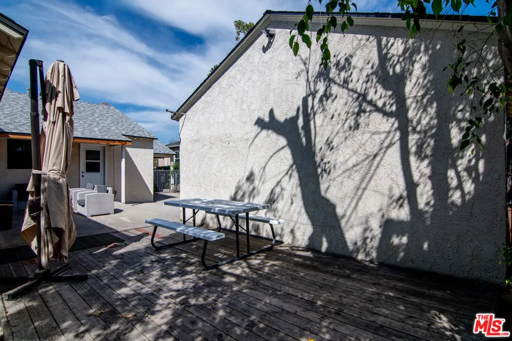 414 University Avenue Burbank, CA 91504