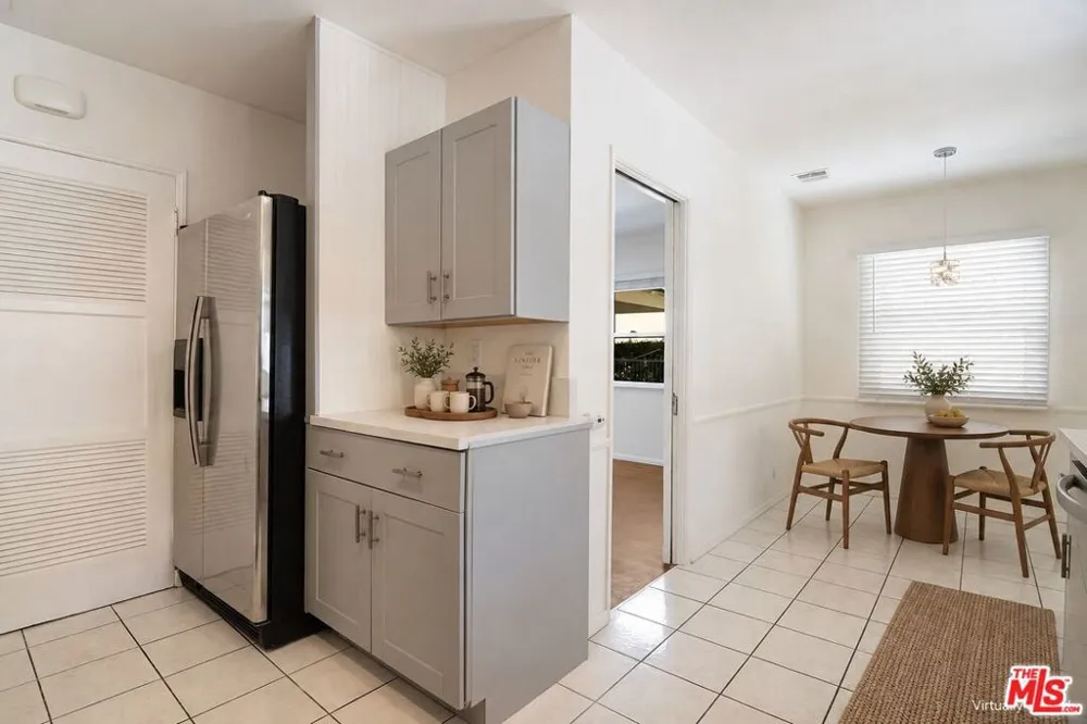 414 University Avenue Burbank, CA 91504