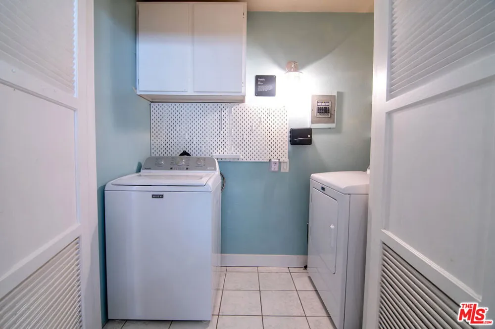 414 University Avenue Burbank, CA 91504