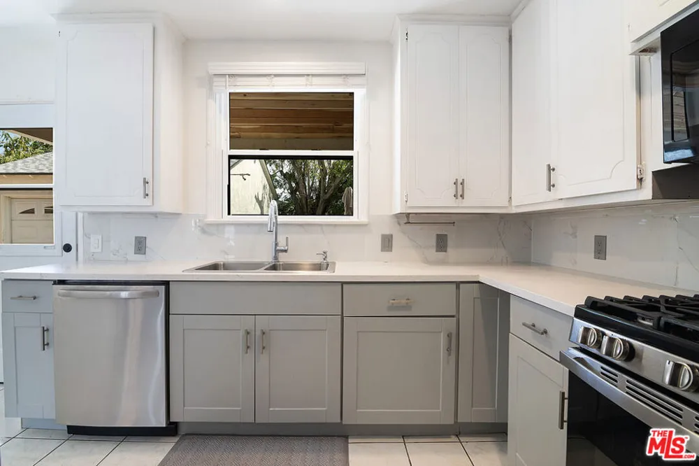 414 University Avenue Burbank, CA 91504