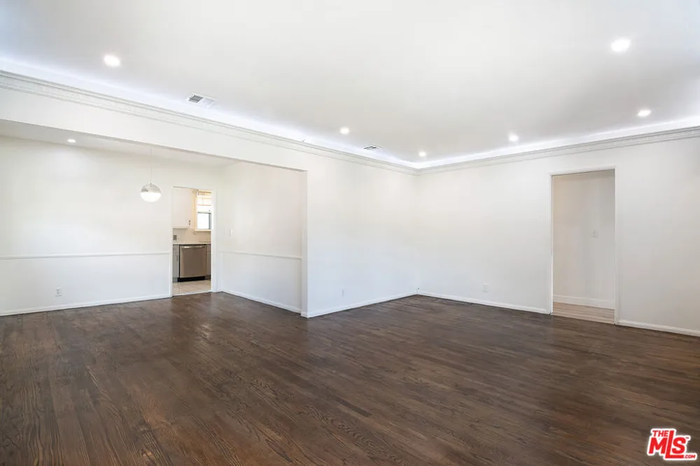 414 University Avenue Burbank, CA 91504