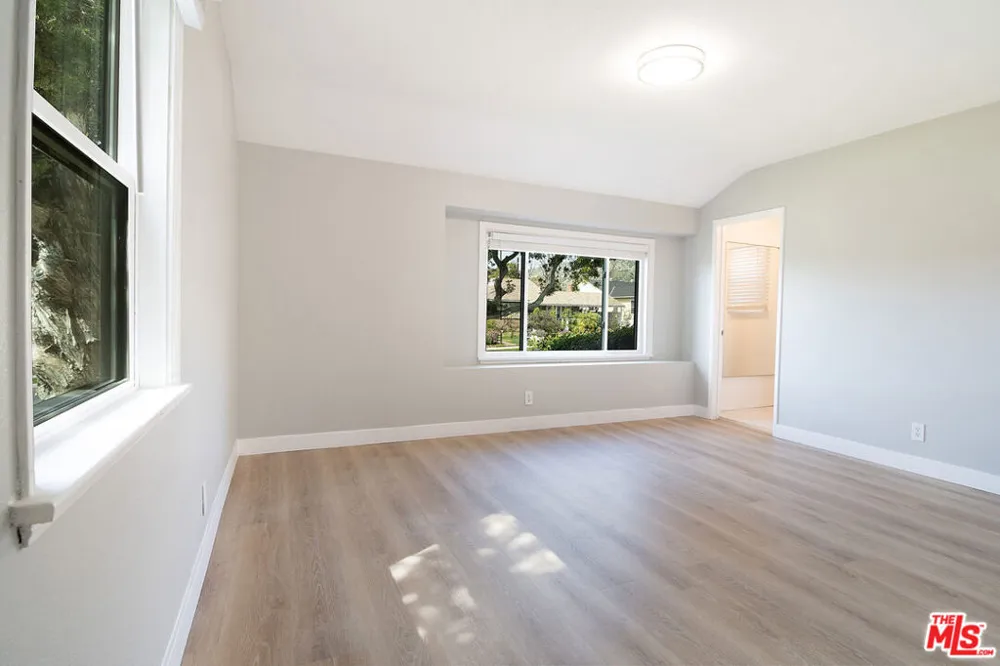 414 University Avenue Burbank, CA 91504