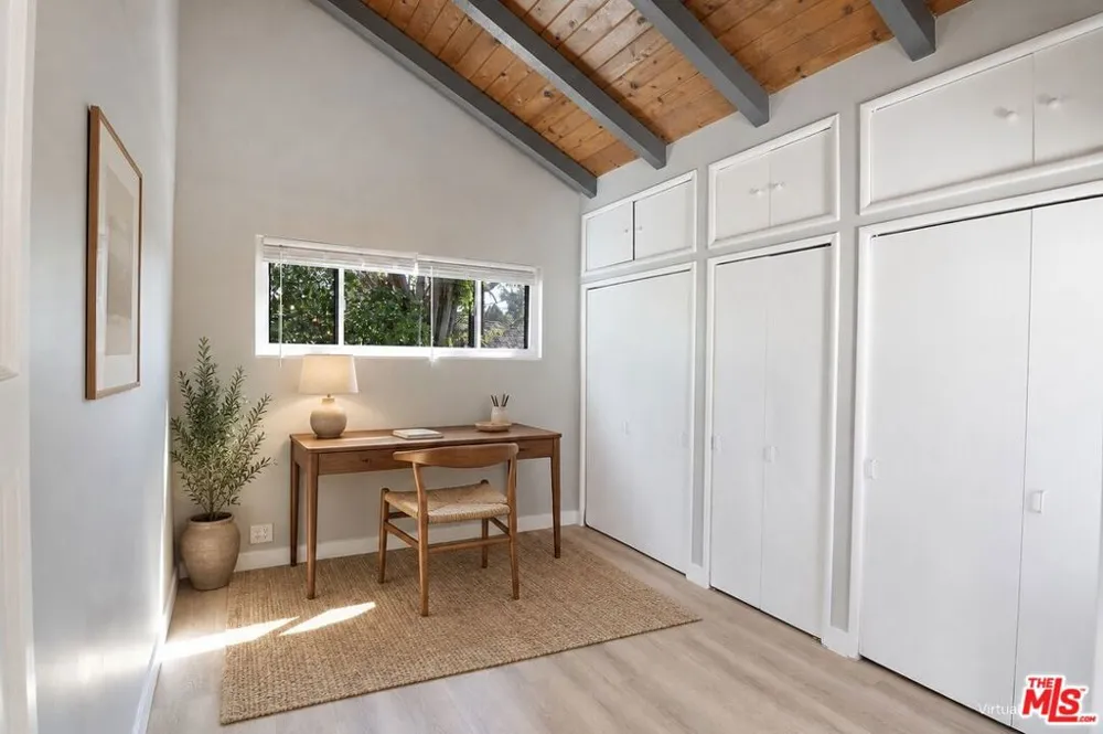 414 University Avenue Burbank, CA 91504