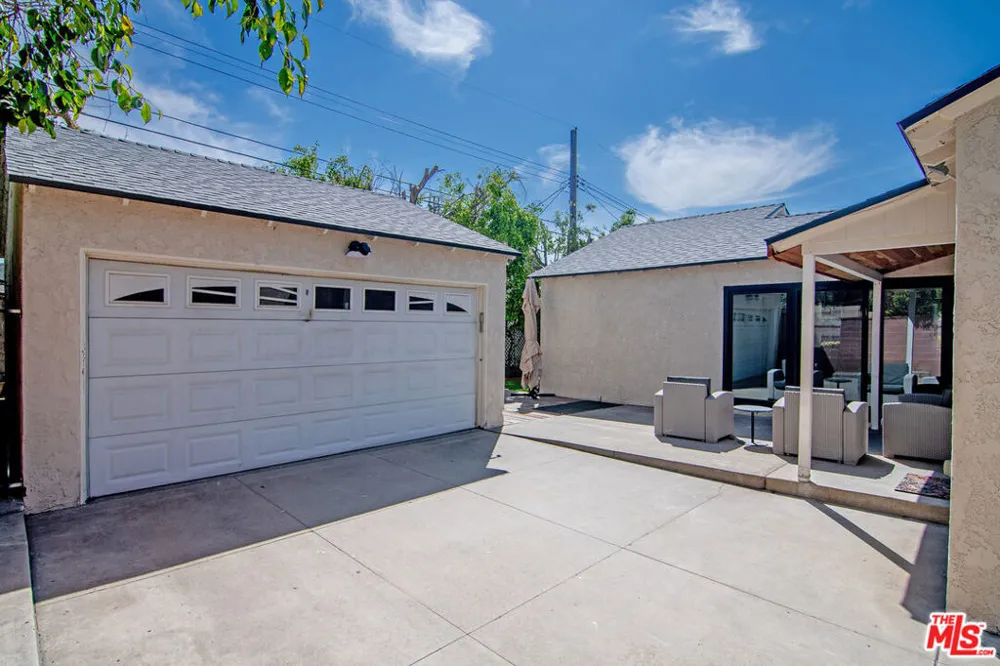 414 University Avenue Burbank, CA 91504