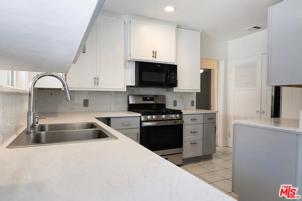 414 University Avenue Burbank, CA 91504