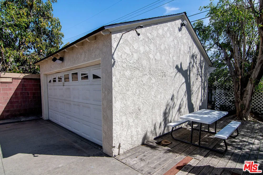 414 University Avenue Burbank, CA 91504