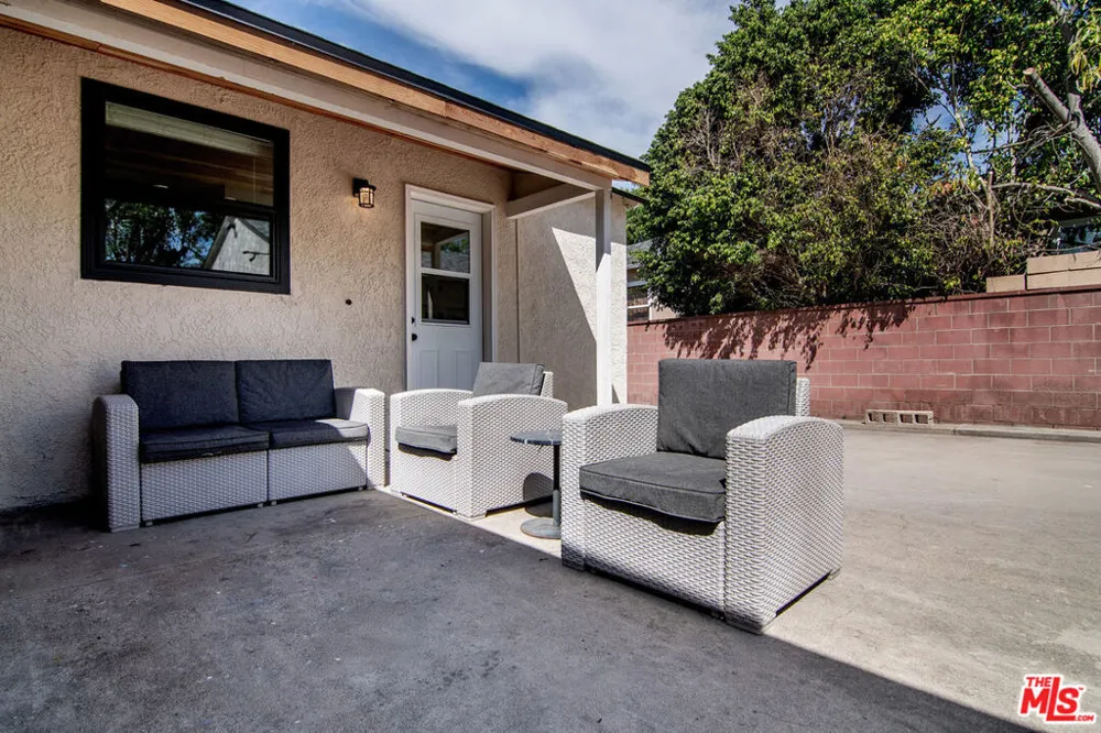 414 University Avenue Burbank, CA 91504
