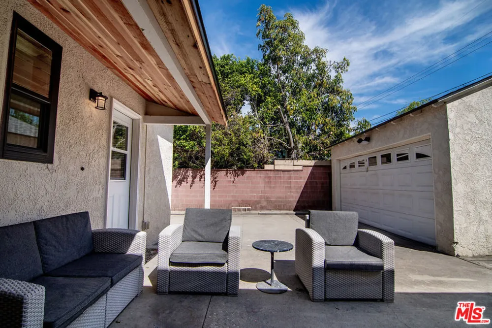 414 University Avenue Burbank, CA 91504