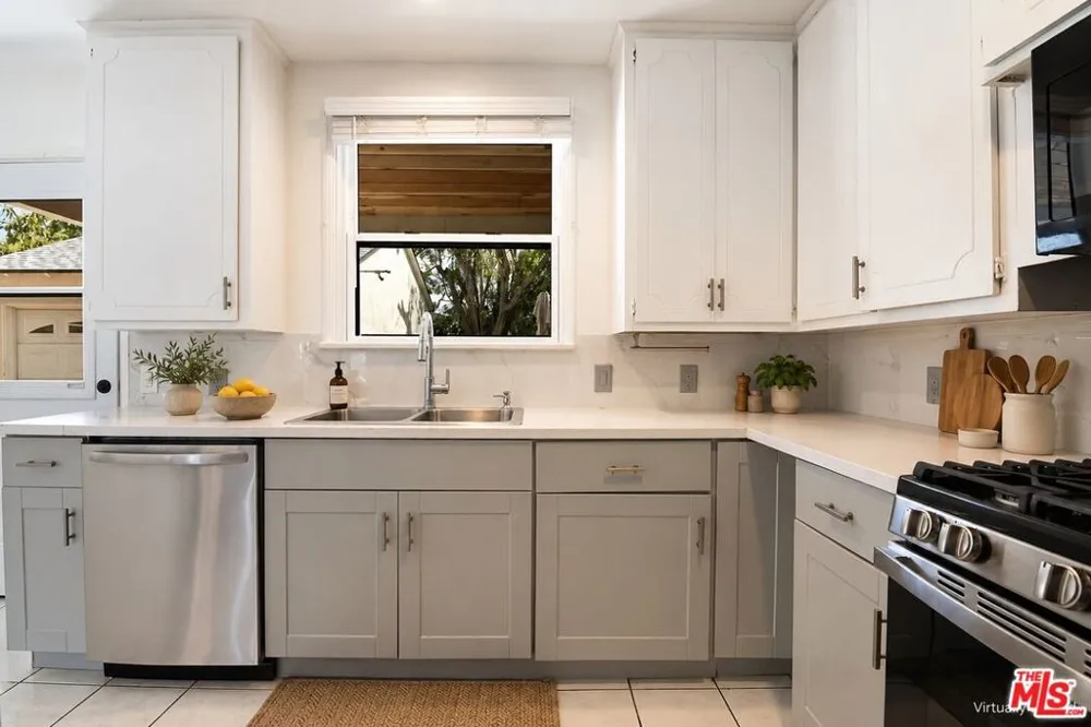 414 University Avenue Burbank, CA 91504