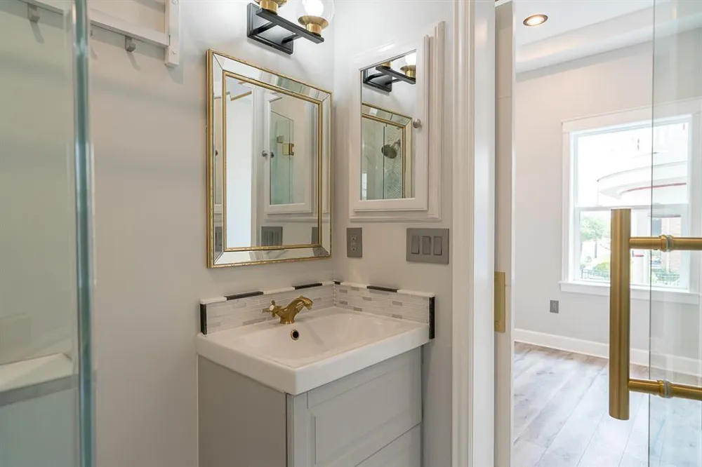 1801 Rosenberg Street #202 Galveston, TX 77550