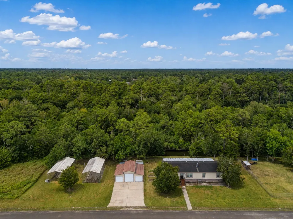 52 County Road 302 Alvin, TX 77511