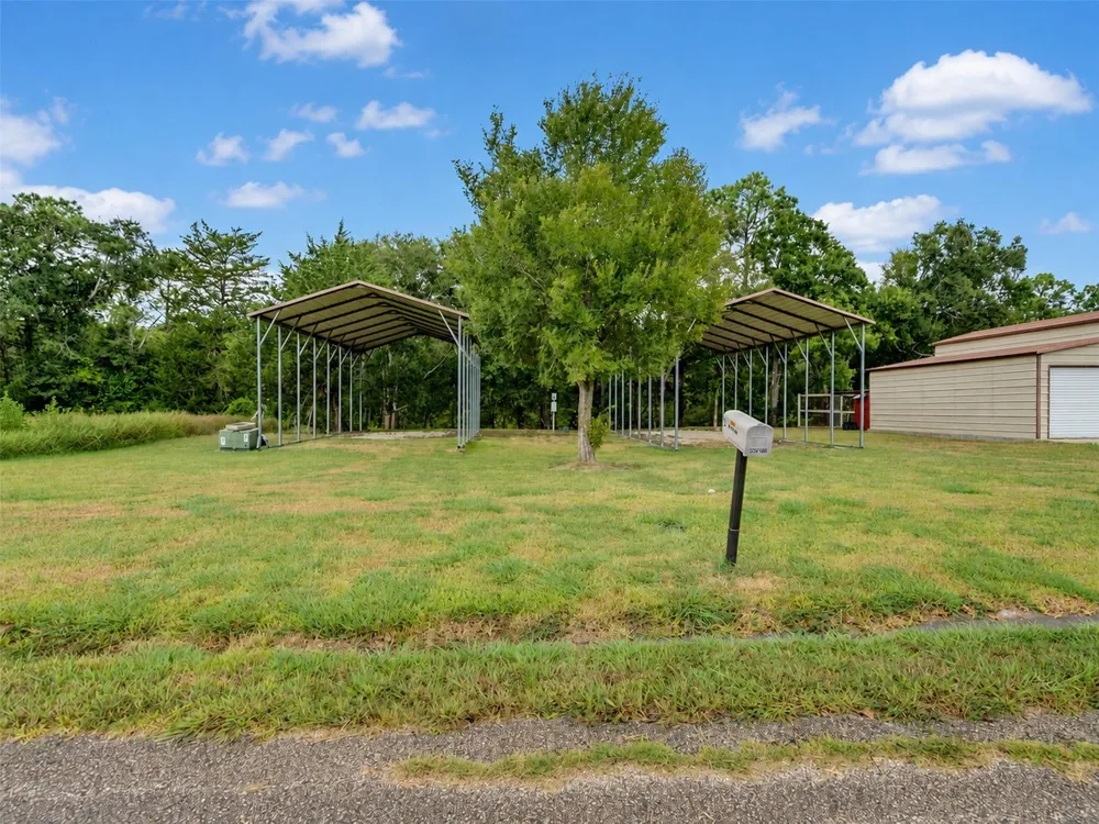 52 County Road 302 Alvin, TX 77511