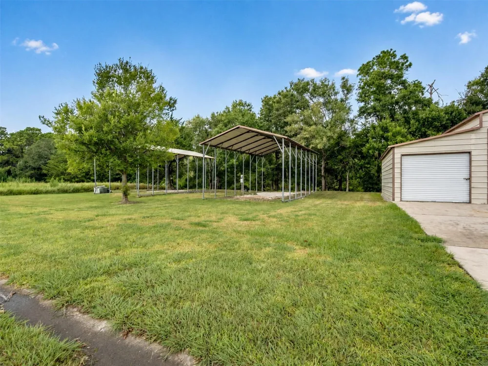 52 County Road 302 Alvin, TX 77511