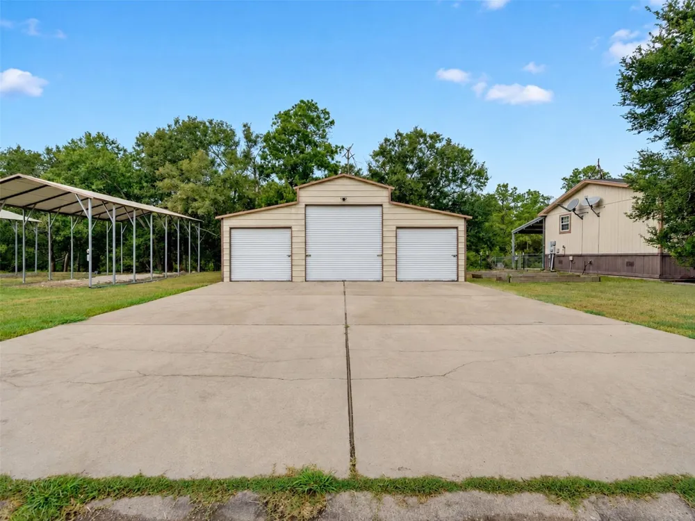 52 County Road 302 Alvin, TX 77511