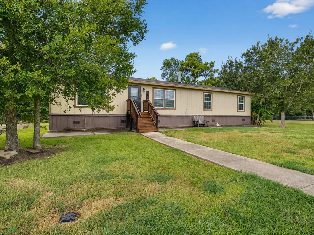 52 County Road 302 Alvin, TX 77511