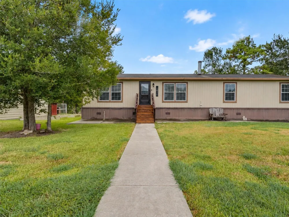 52 County Road 302 Alvin, TX 77511