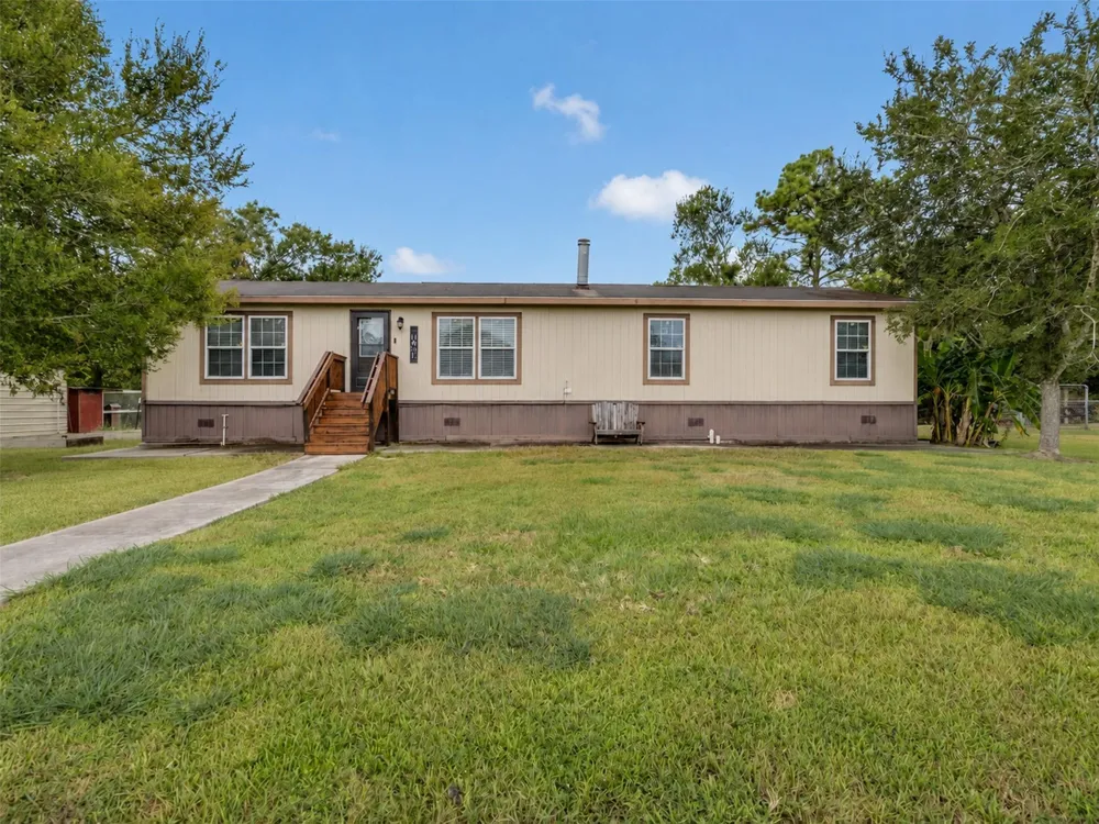 52 County Road 302 Alvin, TX 77511