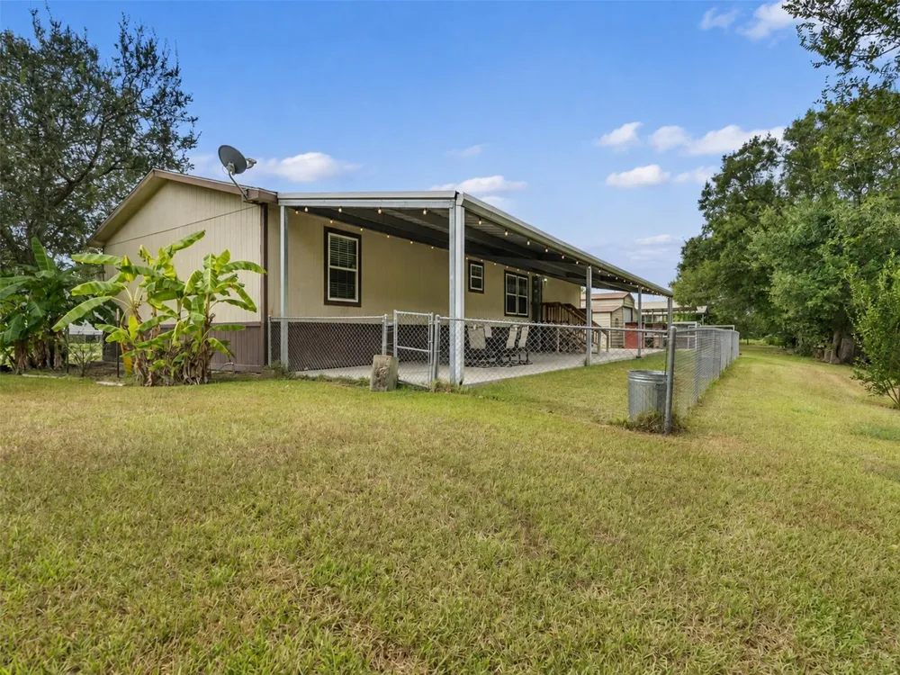 52 County Road 302 Alvin, TX 77511