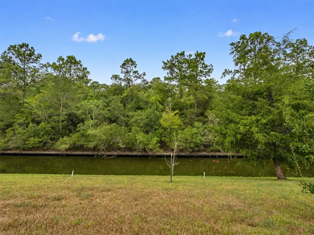 52 County Road 302 Alvin, TX 77511