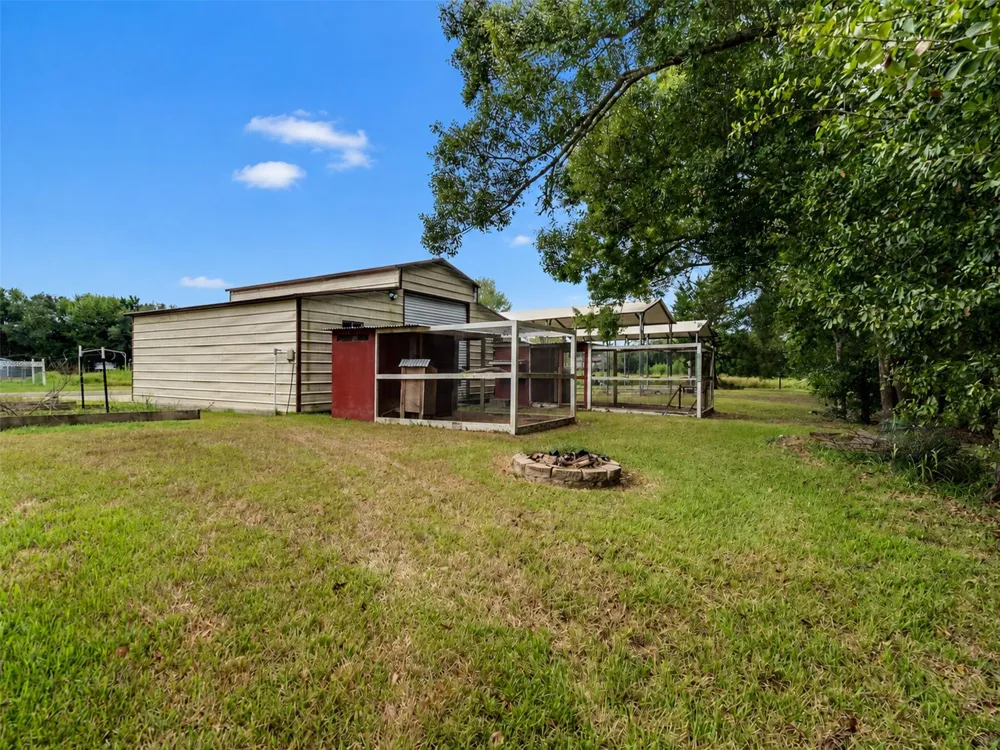 52 County Road 302 Alvin, TX 77511